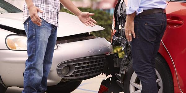 Filing an Insurance Claim vs Personal Injury Lawsuit in a Car Accident